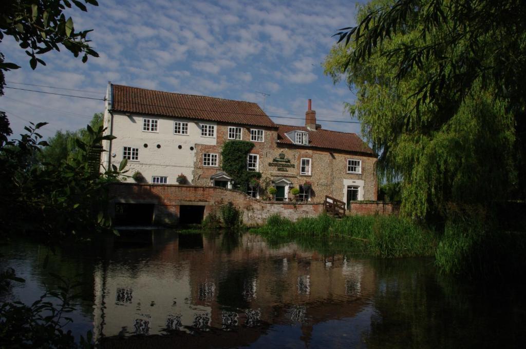 Sculthorpe Mill Hotel Fakenham Bagian luar foto